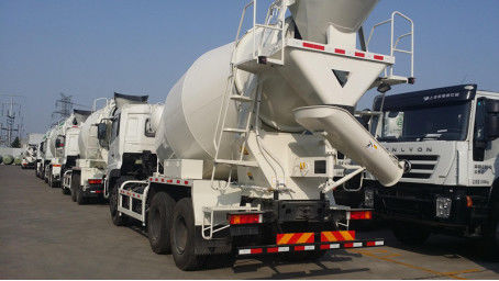 8 mode d'entraînement des puissances en chevaux 6×4 du camion 340 de mélangeur concret de CBM pour le béton de transport